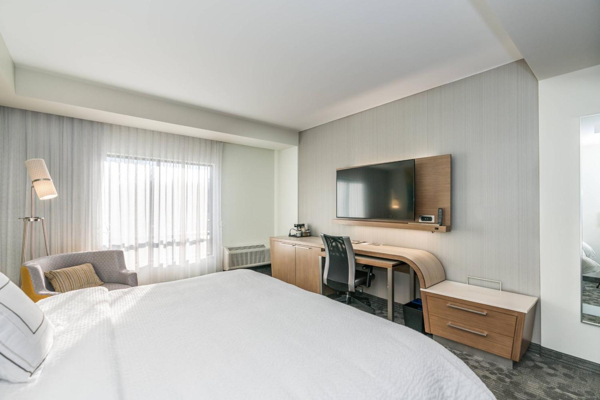 Courtyard By Marriott West Springfield Hotel Exterior foto