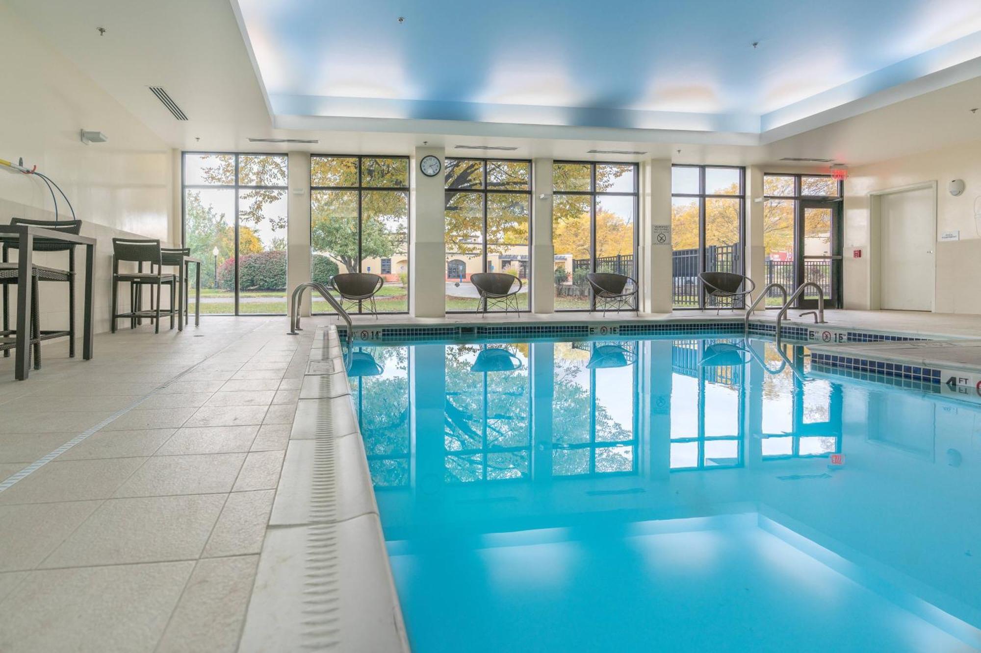 Courtyard By Marriott West Springfield Hotel Exterior foto