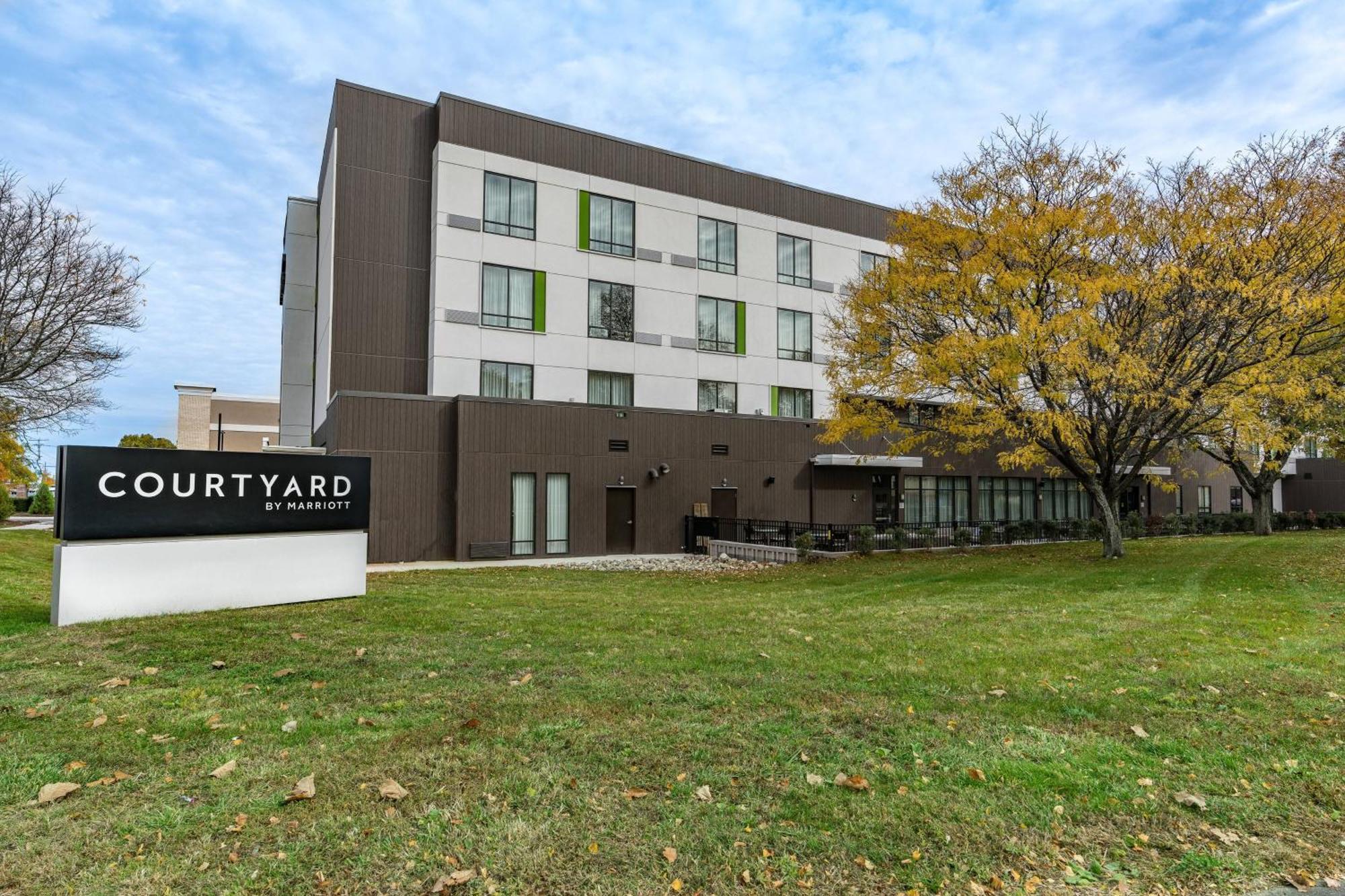 Courtyard By Marriott West Springfield Hotel Exterior foto